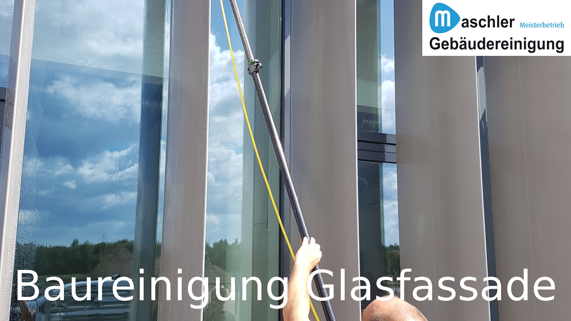 Bau Feinreinigung Glasfassade - Ypsomed Schwerin